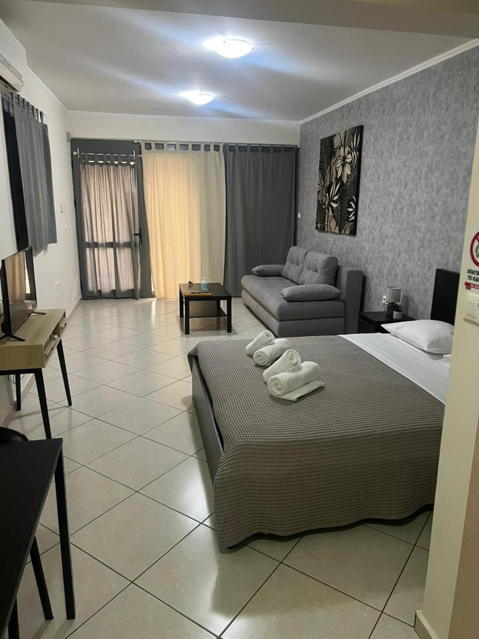 Avr Airport Deluxe Suites 4 Markópoulon Exterior foto